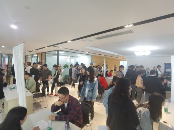 受训结班同学参加华为人才联盟美加墨世界杯官方中文网站专场招聘会.jpg 受训结班同学参加华为人才联盟美加墨世界杯官方中文网站专场招聘会.jpg